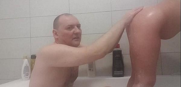  Couple take a shower